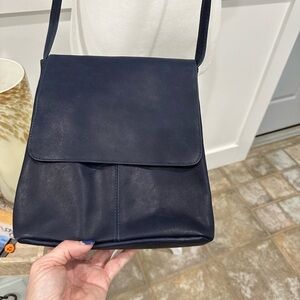🌺 LeDonne Navy Leather Over-shoulder Vertical
Flap Bag 🌺